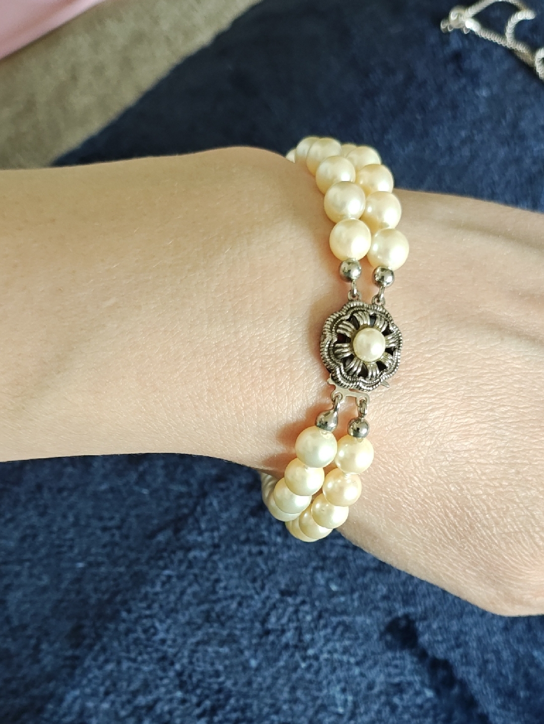 Pearl Triple-Strand Bracelet With Floral Clasp - Cream